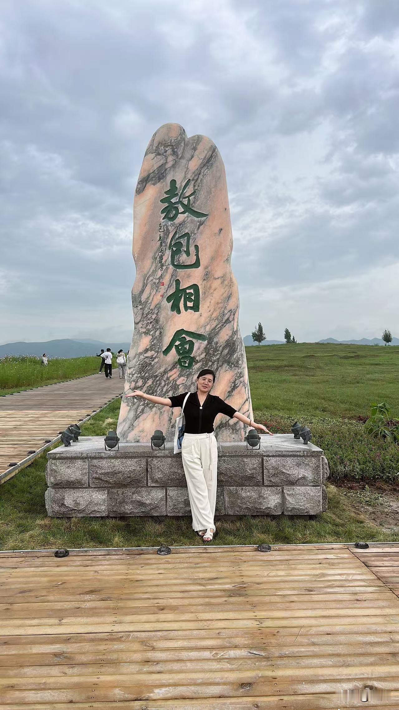 敖包相会就在策勒川
呼和浩特的草原