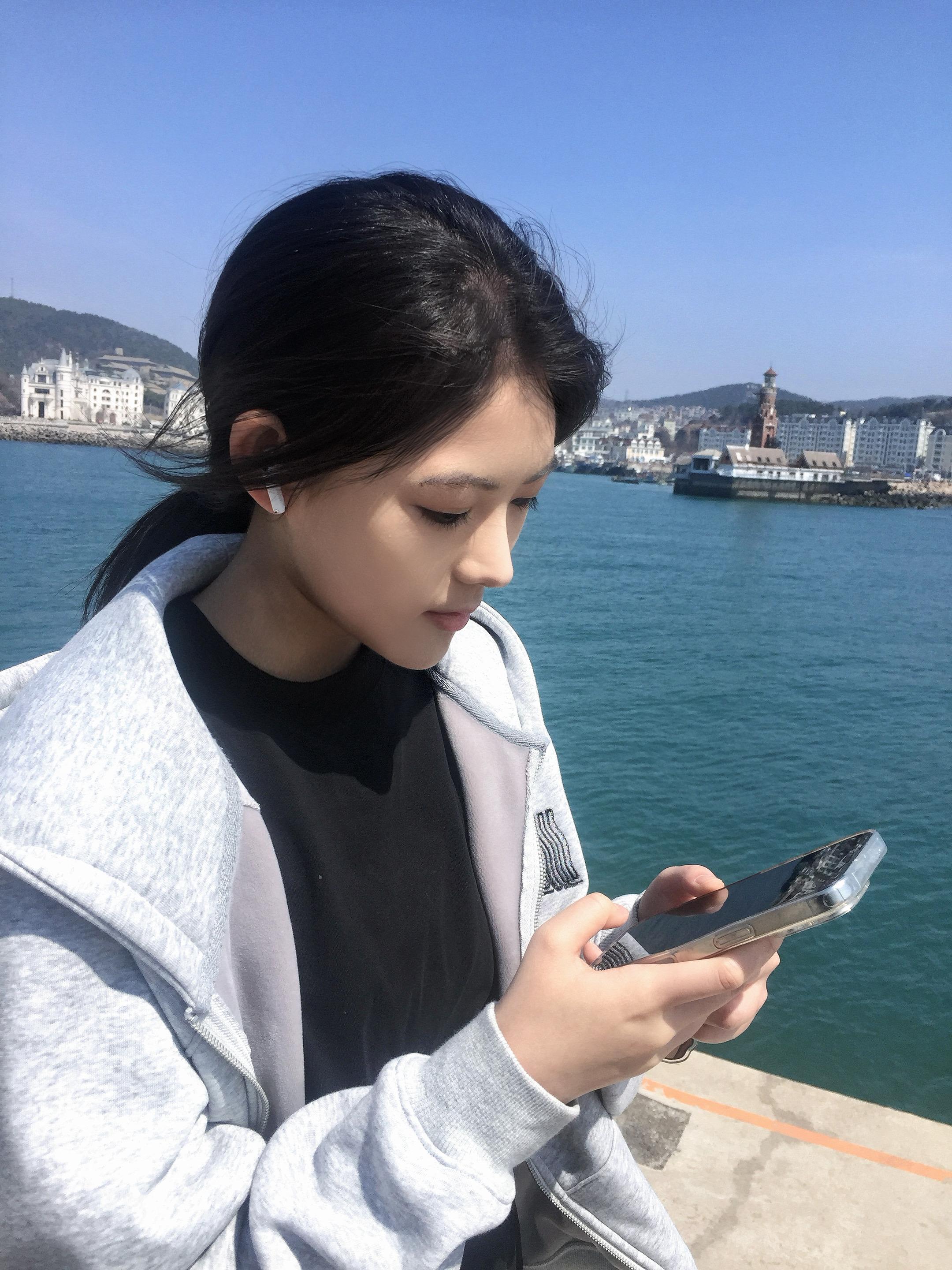 小鹿在碰撞 你头发湿漉而芬芳
