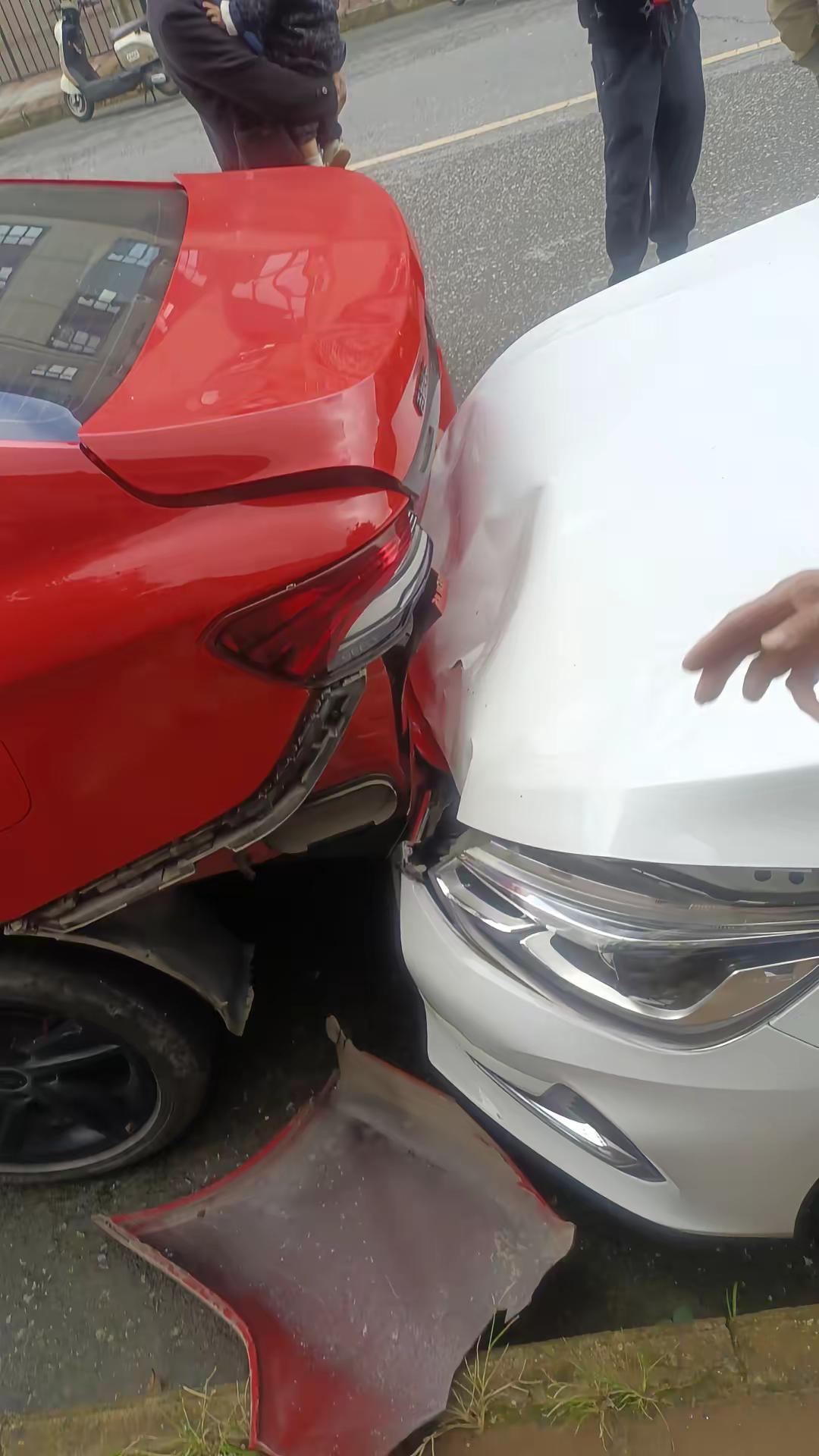 我想问一下网友们，我这个车还有修的可能吗？希望广大网友给个建议