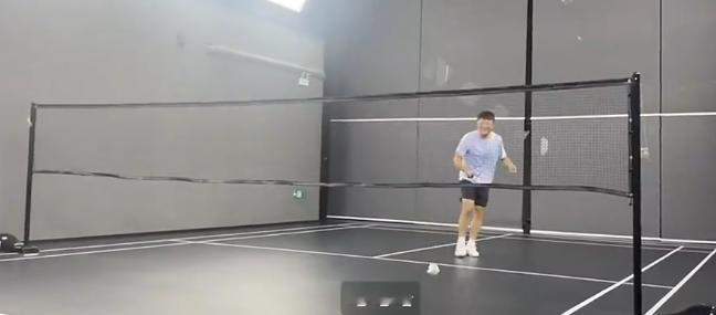 #Ming和uzi打羽毛球##Ming和uzi组排打羽毛球# 近日Uzi妻子发布