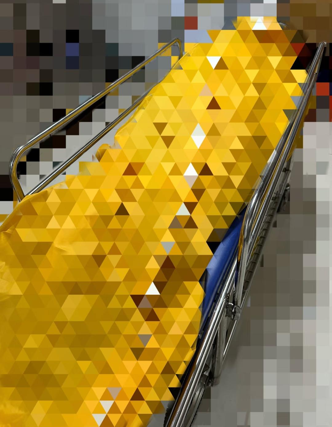 真是没想到
我妈的老闺蜜王阿姨的儿子
刚熬到月薪过万
人却没了
王阿姨是我妈最好