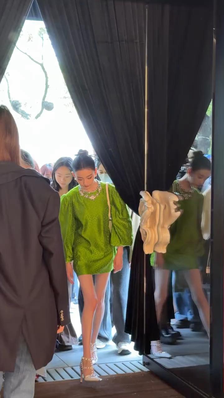 宋祖儿今日活动丨此女从头到脚没有一处是不完美的 