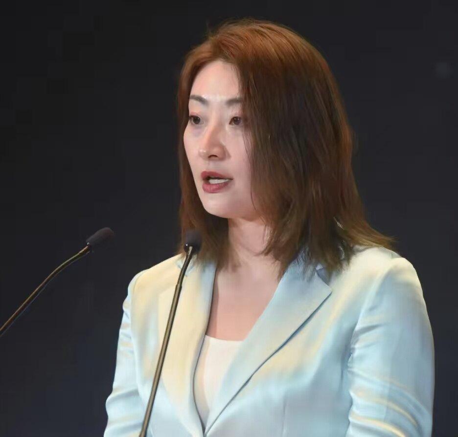 宗馥莉当真是拿着大女主剧本吗？情妇和私生子反而成为了受害者，施幼珍母女成为了强势