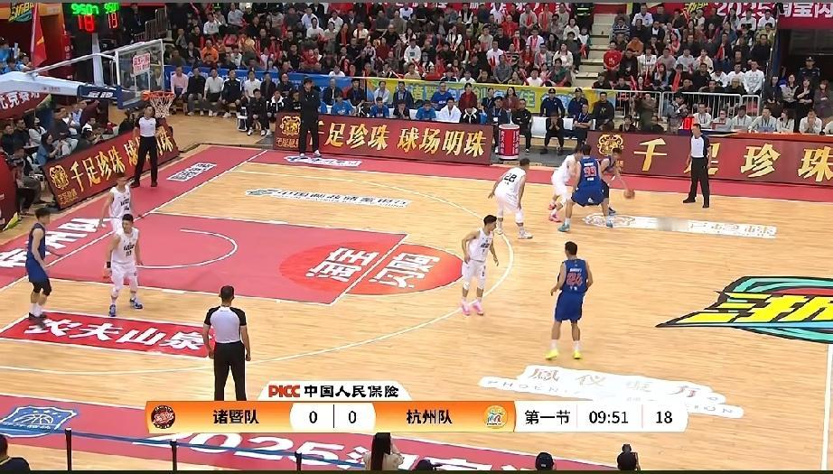 今晚浙ba诸暨vs杭州的比赛，你更看好谁？
积分榜上，杭州9胜1负，排名第二。诸