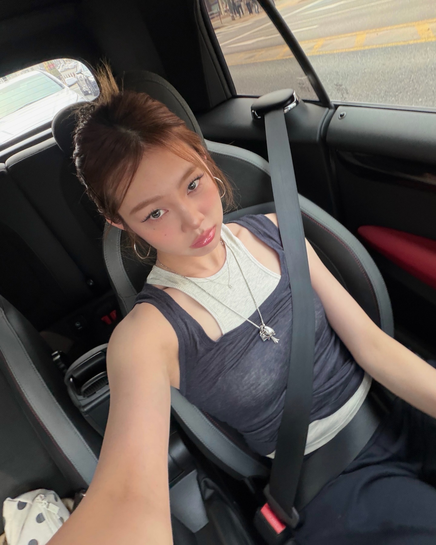 林俊熙近期穿搭 