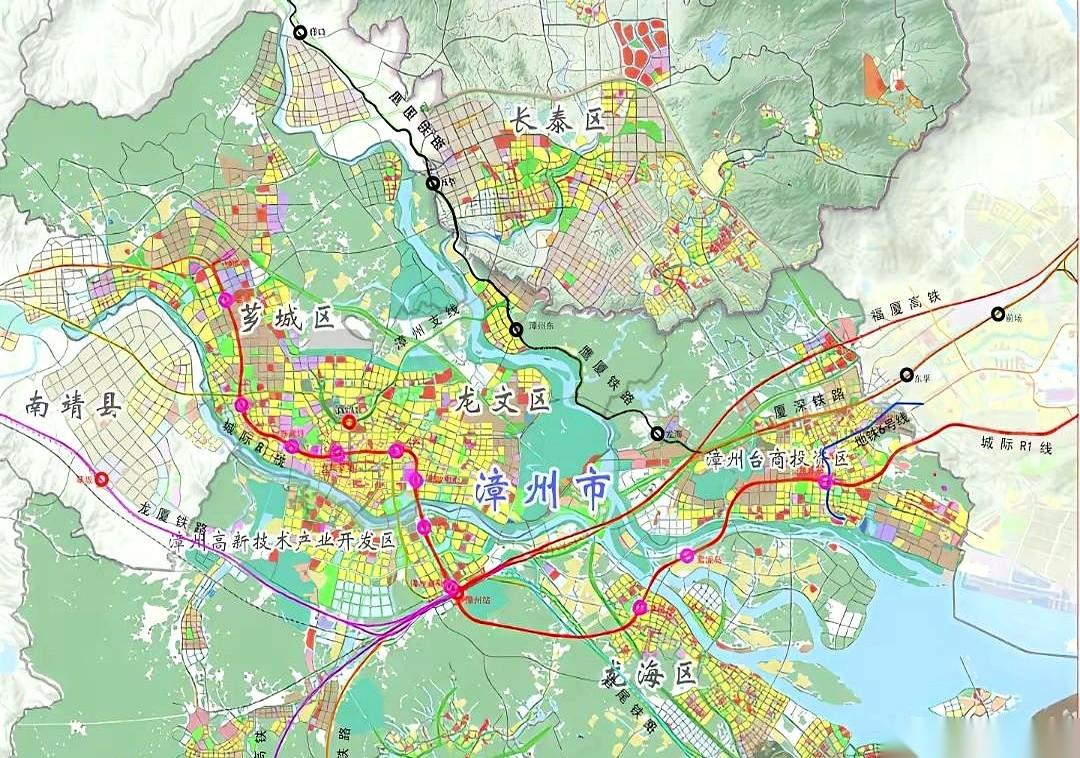那张挂在墙上好多年的“厦漳泉一小时生活圈”规划图，终于传来了机器的轰鸣声。
先是