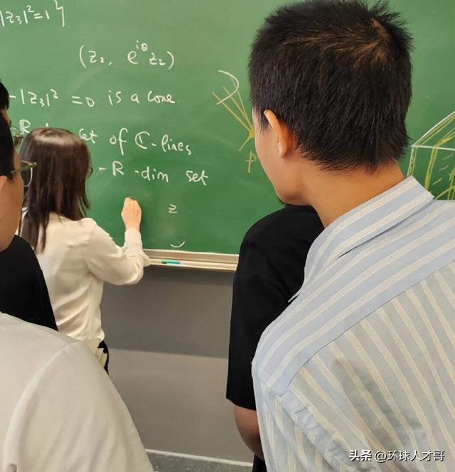 一月前，我写了一篇关于某华人天才科学家的履历故事，发布后我看到一些评论留言，说这