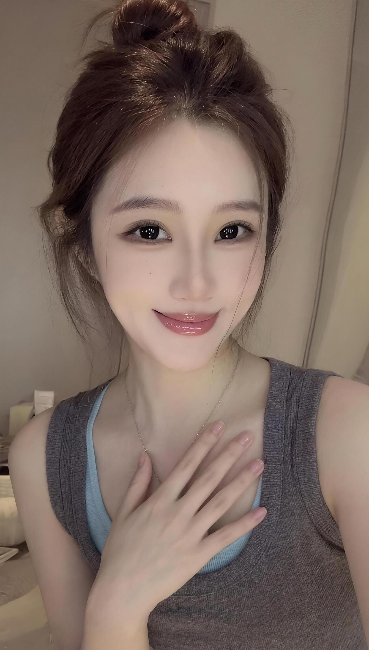 再忙也不要疏远那个心里有你的人再烦也不要冷落那颗时刻惦记你的心，遇见不容易，也许