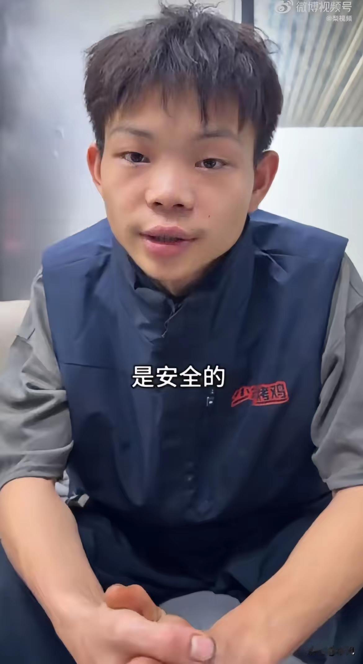 被拍到有肉宝王了，16岁的孩纸没有遮掩，说了几句话。一，肉宝王使用适量是合法的。