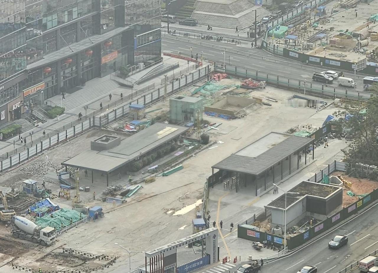 高新园地铁口平移
地铁 20号线建设导致原有高新园站C、D口平移十几米。
深圳地