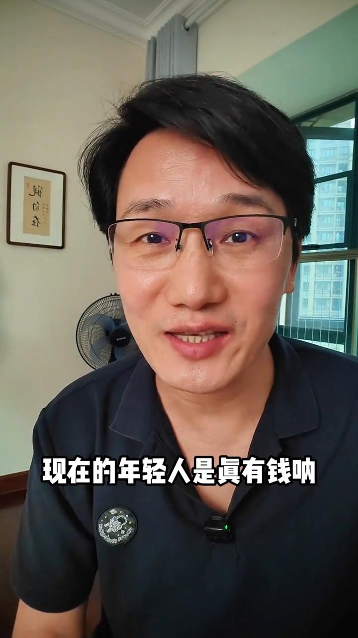 华为PuraXMax价格公布。
现在的年轻人是真有钱，所以定价成本压力很大，但也
