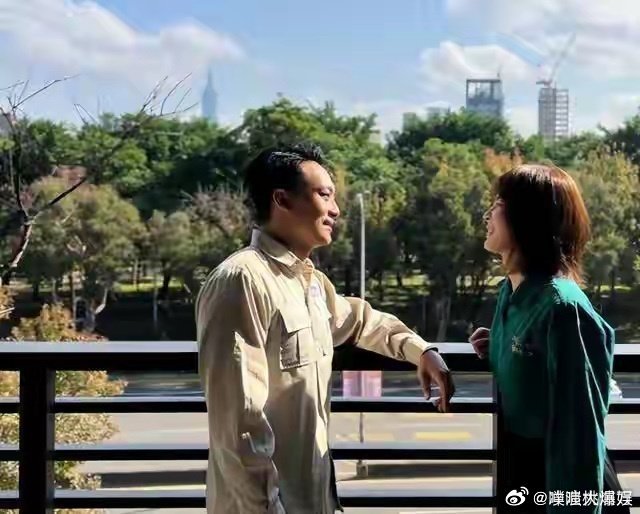 曾沛慈和老公一起回台湾原来曾沛慈姐姐的老公一直默默陪伴着她，专程来接她返回台湾，