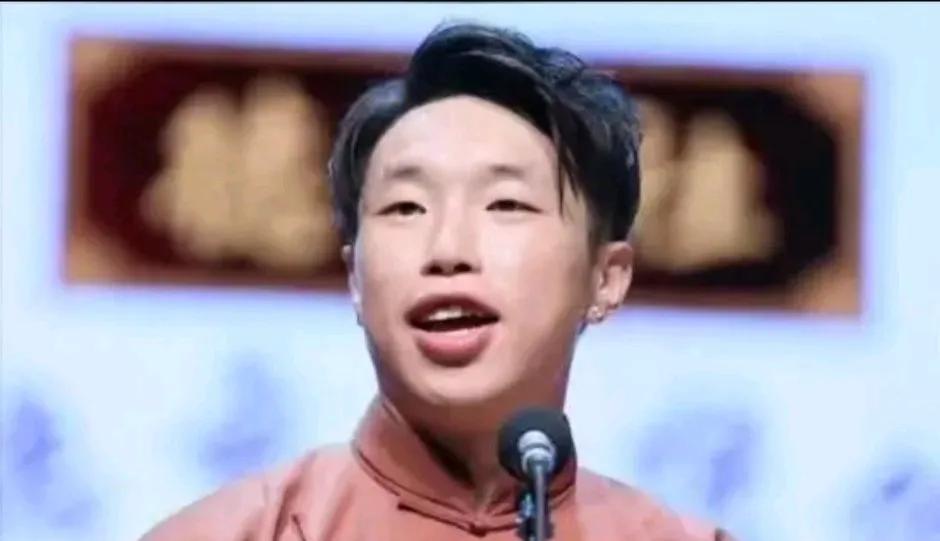 很多人都质疑烧饼为啥能当副总。认为他没啥文化，管理不好团队。
烧饼在当副总之前一
