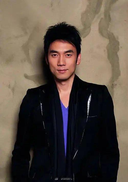 55岁林依轮从林叔变林哥  不是“林叔”是“林哥”！55岁林依轮在安徽公益课堂上