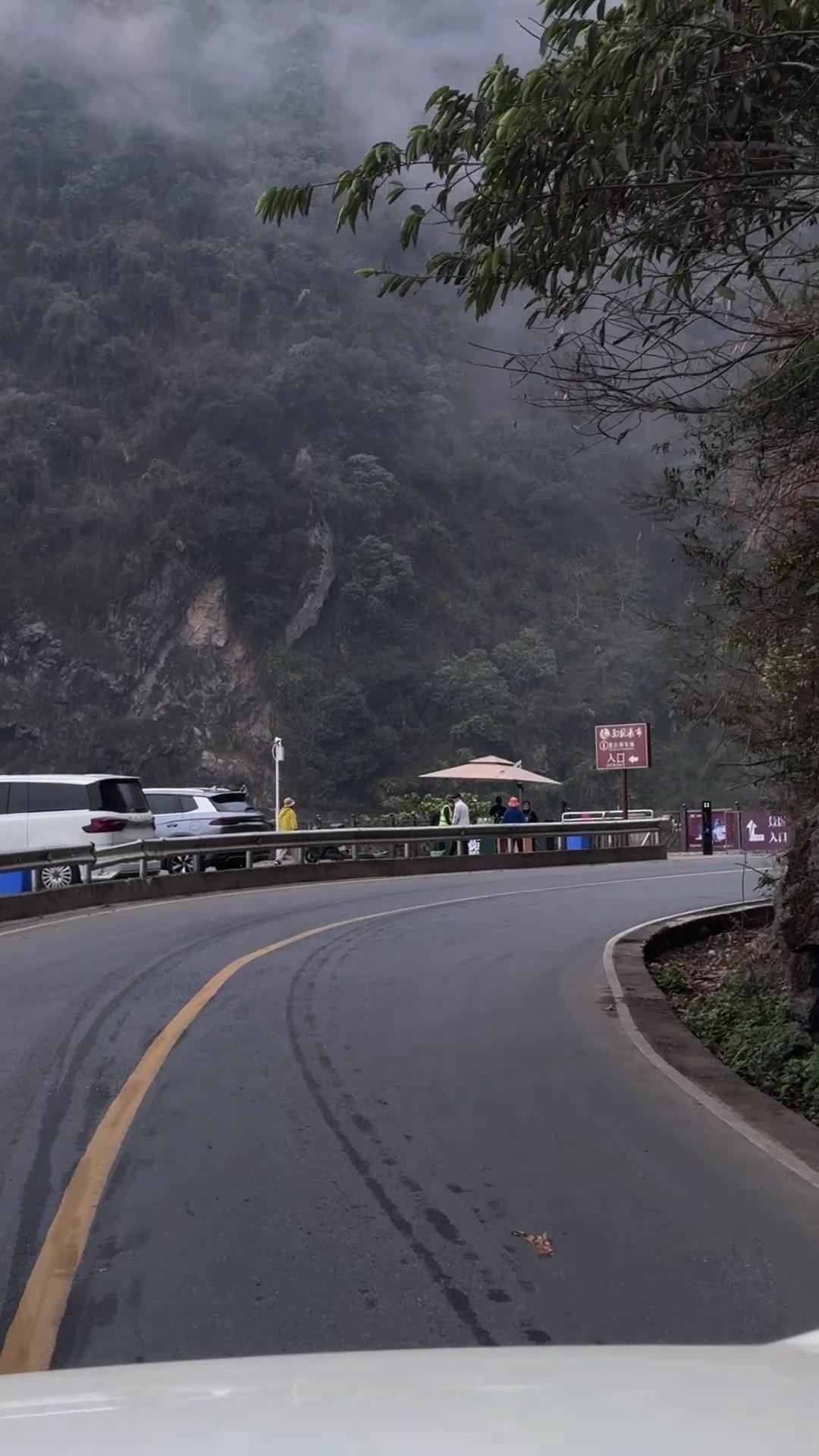 哇，云南哀牢山的南恩瀑布太震撼了！

刚到瀑布前，我们就忍不住欢呼起来。眼前的美