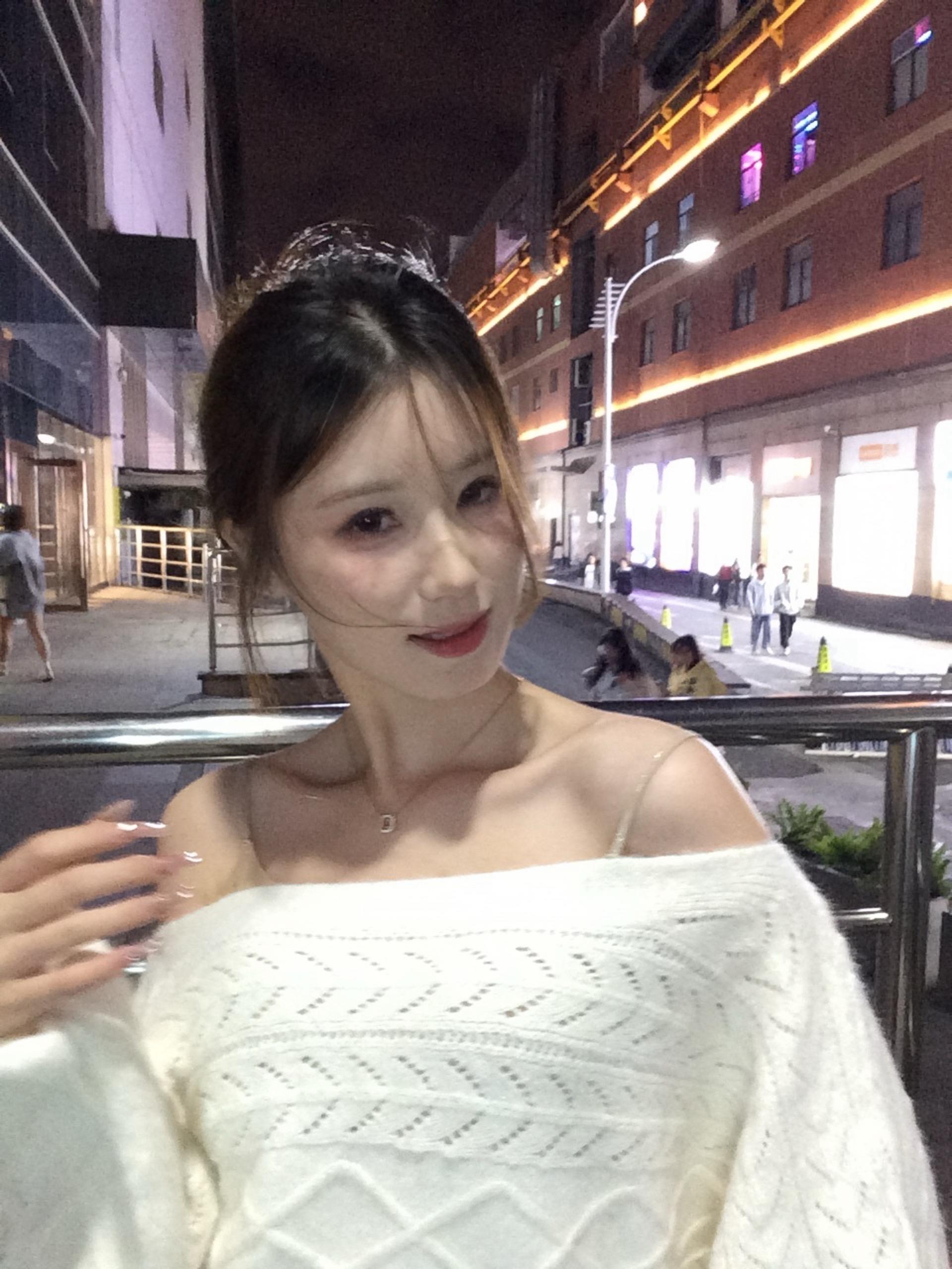 我爱你的意思是除了你我爱不上任何人.