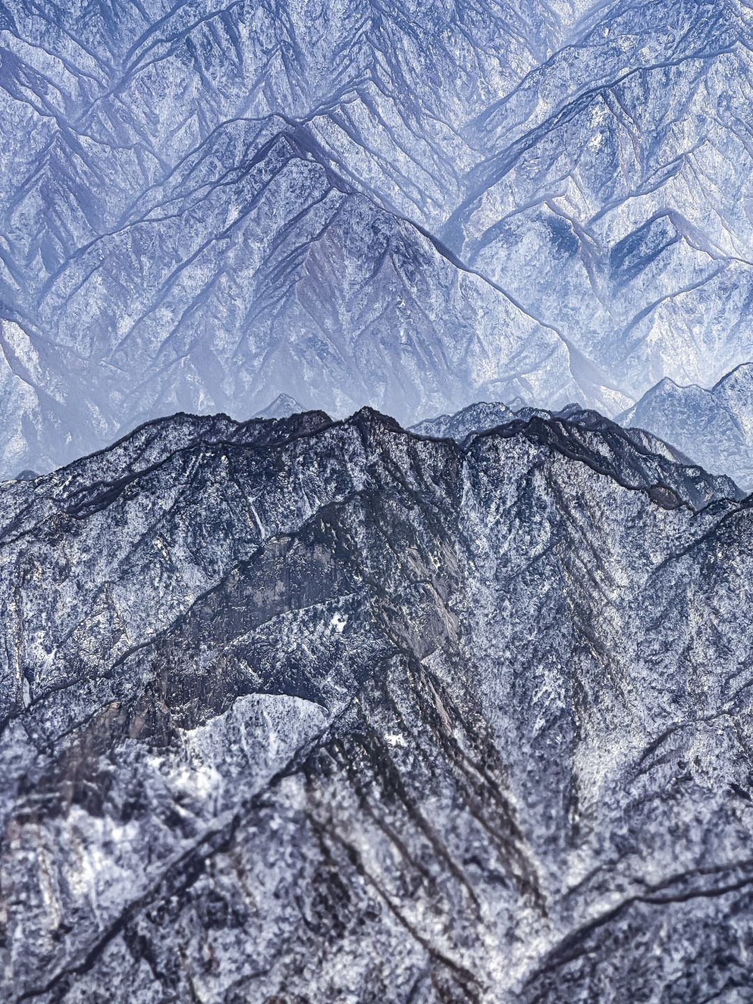 在飞机上被空姐摇醒看到的一幕...🏔