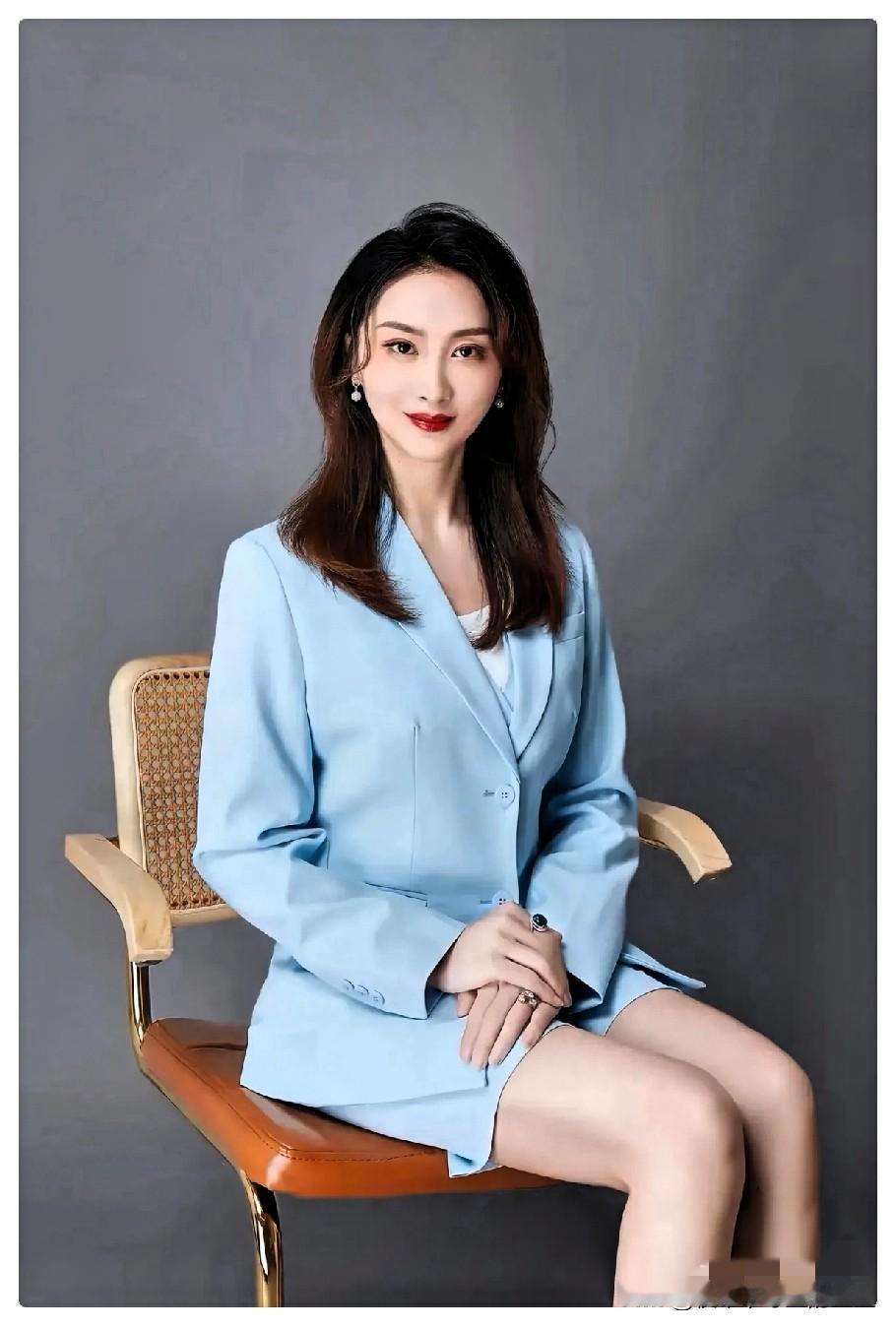 北理工裴轶事件，也让大家开始讨论光鲜学历背后的真实功底。
 
顶着南开博士、政法