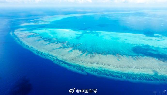军号小夜灯夏秋之交，南海黄岩岛万顷碧波、浩渺无垠。今夜，一起领略黄岩岛的壮美风光