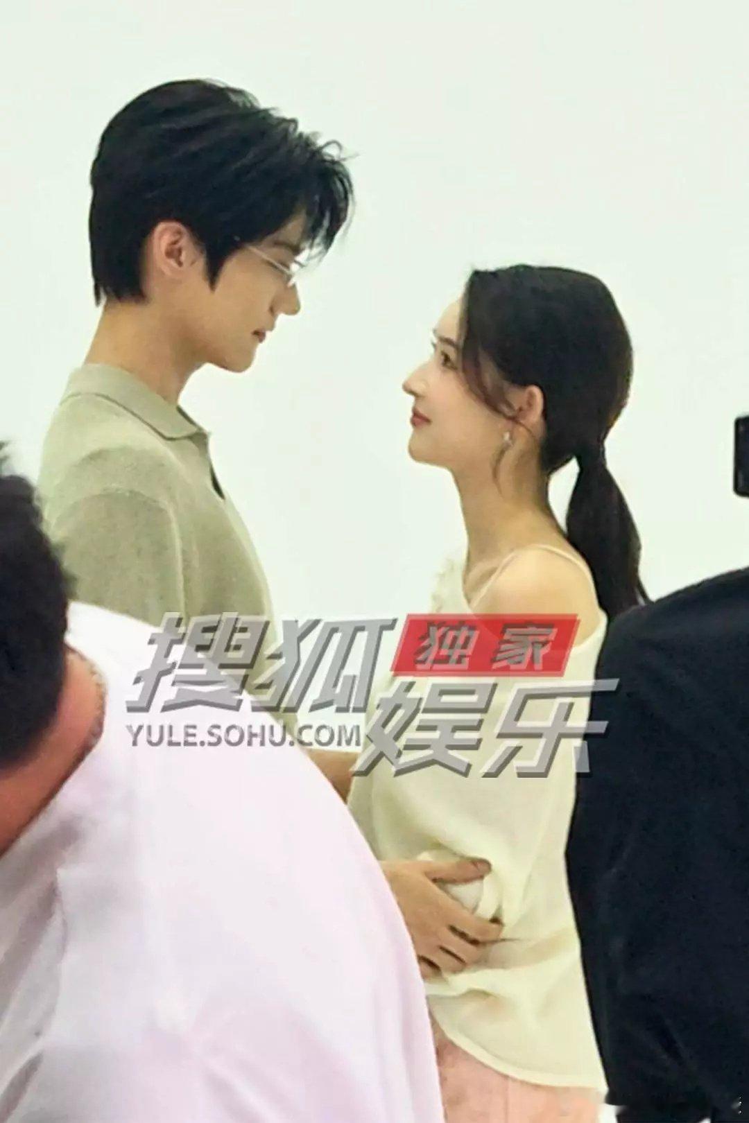 周柯宇小城春色定妆造型路透 