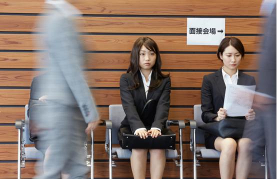 日本泡沫破碎养出大批临时工，山上彻也悲剧敲响警钟，看看日本的教训，为啥咱们国家不