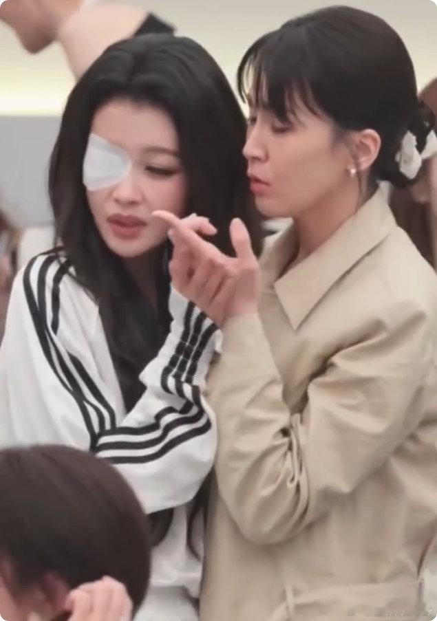 孙怡曾沛慈又抱上了乘风2026又抱上了！孙怡曾沛慈默契度绝了，双向奔赴的姐妹情太