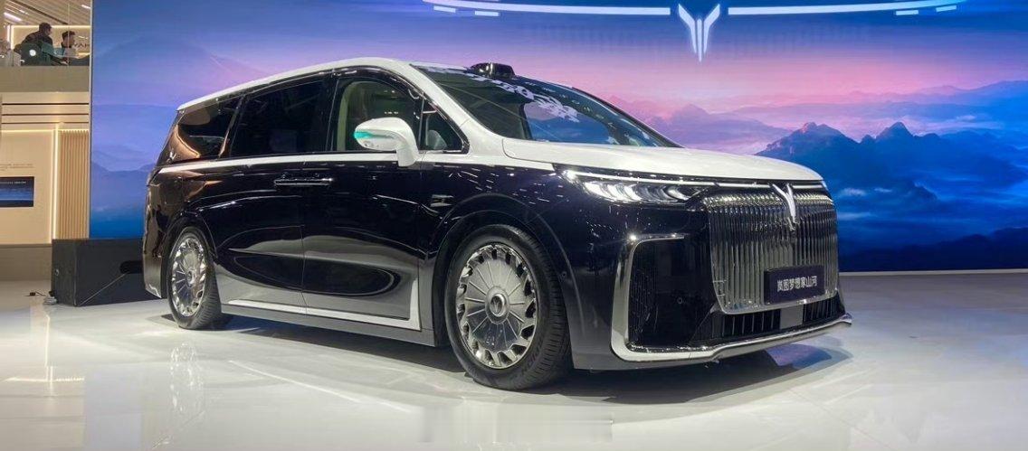 岚图放大招！三款旗舰配齐华为黑科技，重点说说新发布的岚图泰山！全尺寸六座SUV才