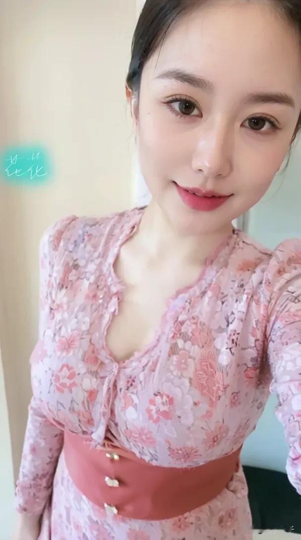 小老头
有人说女人其实吧
比男人还好色
所以男人不要只搞事业
把自己也多捯饬捯饬