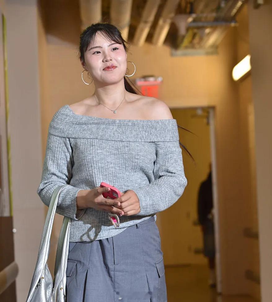 今天李月汝重回替补阵容，个人进攻效率一下子就上来了，除了因为错峰出击，还在于她的