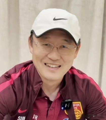 董路！好好学习一下孙继海吧！看看孙继海赛后的点评，是不是能甩你八条街[震惊]

