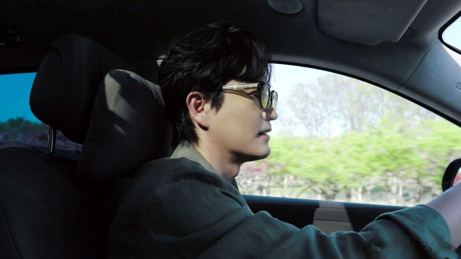 杨玏[超话]谁懂杨玏温柔的杀伤力 看杨玏演戏特别舒服，接得住戏又不抢风头，这种谦