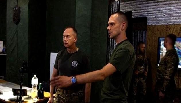 “炮声最密的地方，不是前线，是将军的耳机。”凌晨两点，西尔斯基钻进顿涅茨克战壕，