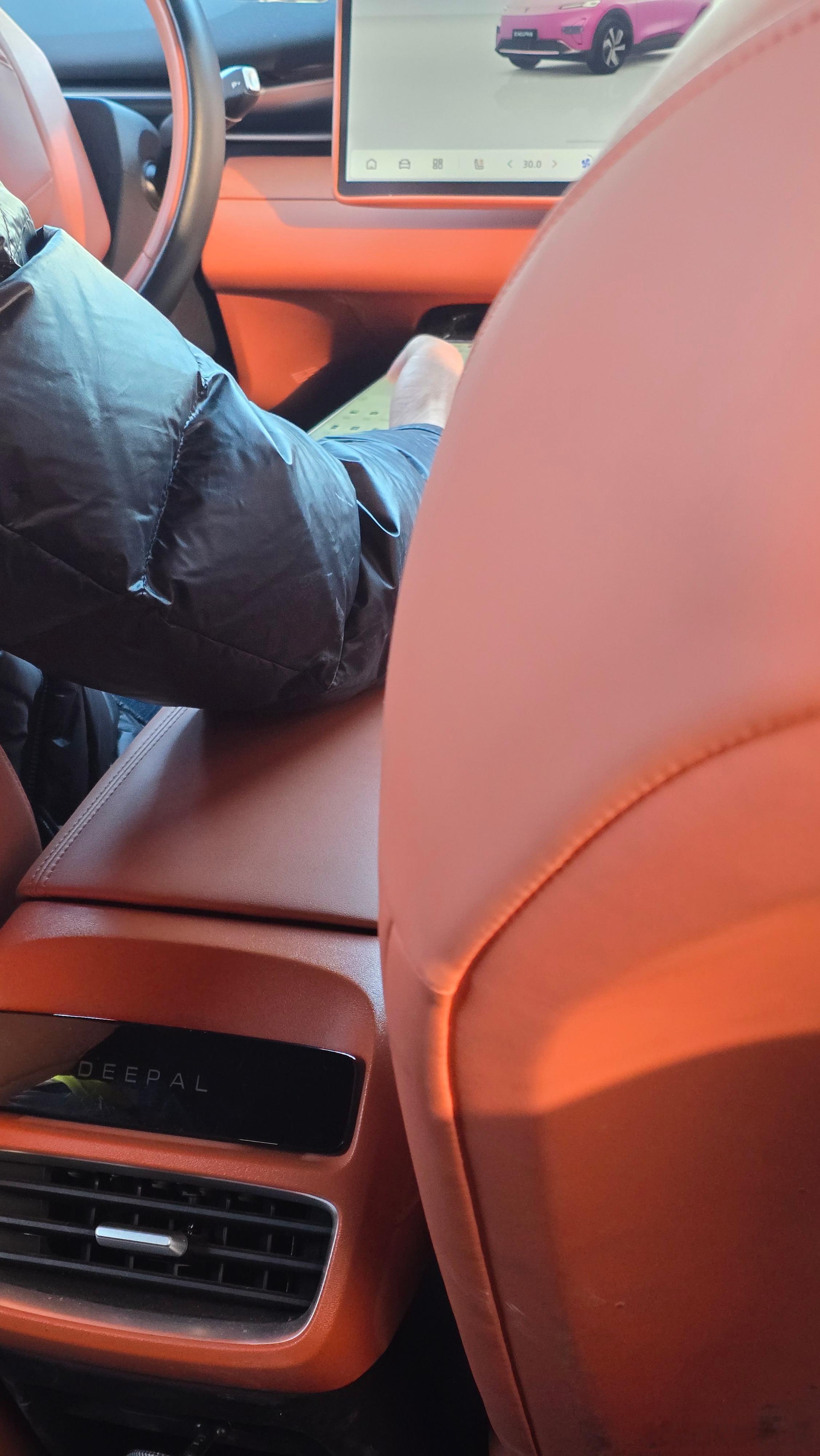 刚刚到长春准备去学滑雪，高德打了一个网约车，司机居然在抽烟，然后手机一路上在跟别