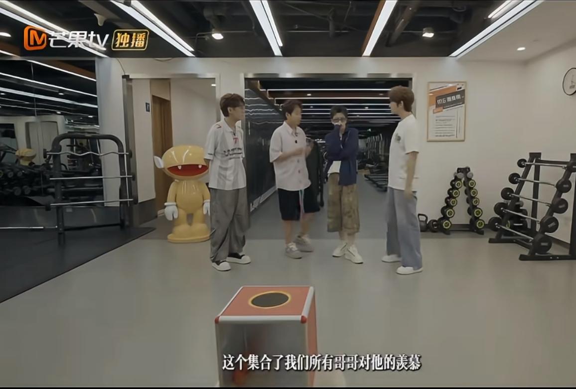 对于王栎鑫儿女双全这事，哥几个太羡慕了。
在今天🥭台夏日限定企划里，哥四个玩起