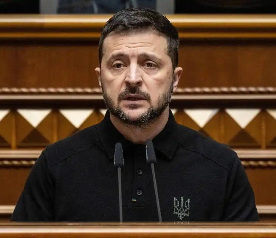 泽连斯基想“重启谈判”
         随着乌克兰腐败丑闻曝光、军援乏力且在冲