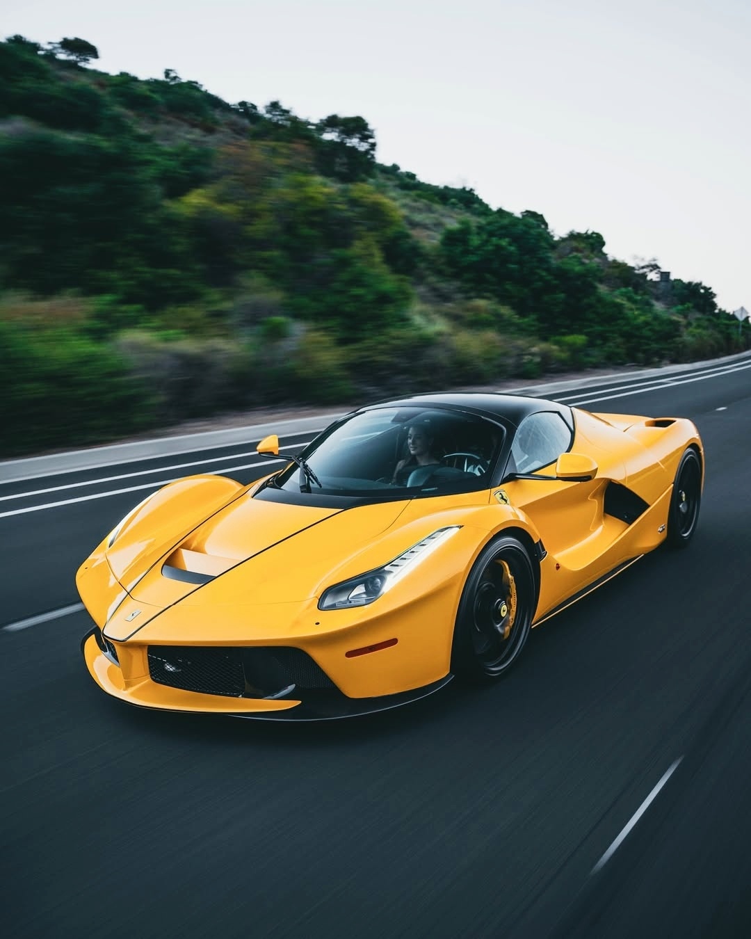 Ferrari LaFerrari搭载 6.3L V12 自然吸气发动机+电机9