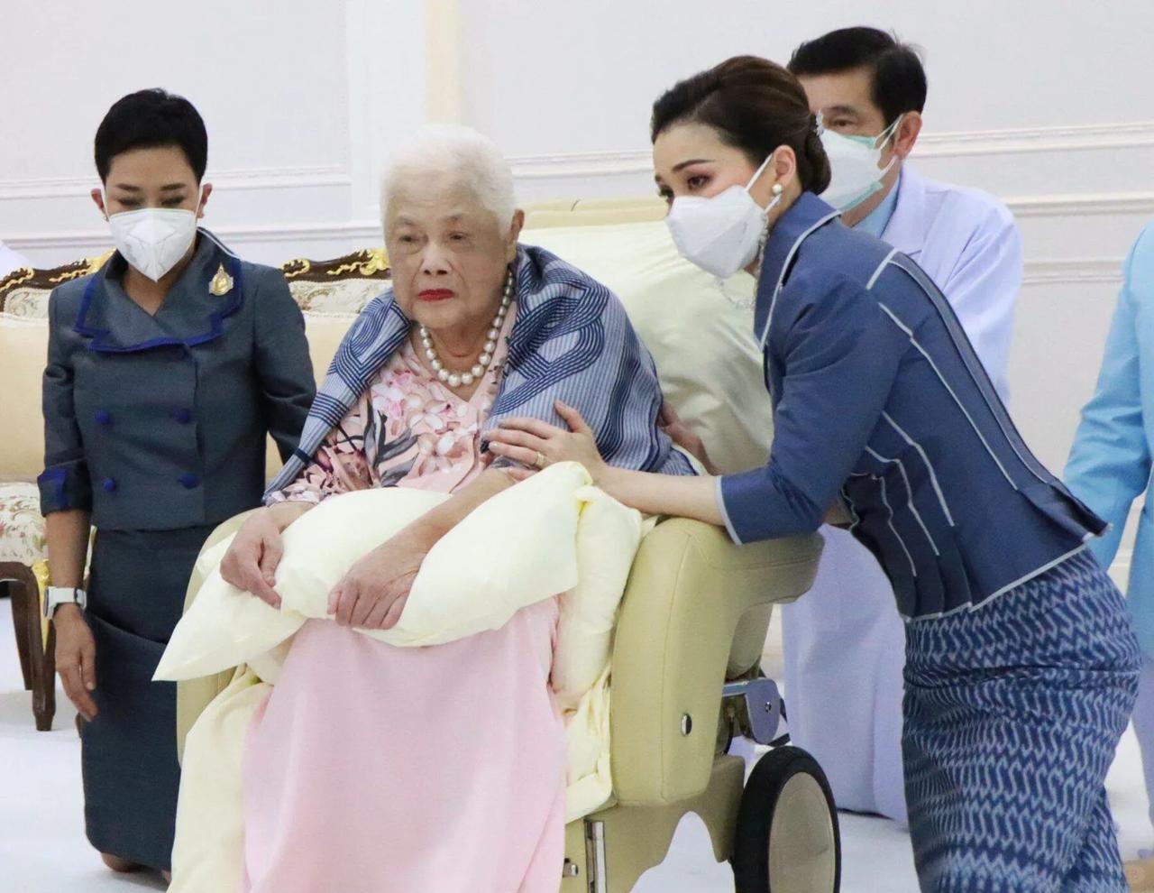 2022 年 8 月 12 日，诗丽吉王太后迎来 90 岁寿辰，在王太后所在的曼