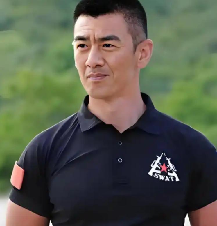 2004年，演员任天野突然接到大11岁继母的电话:‘天野，我怀了你爸的宝宝，他却