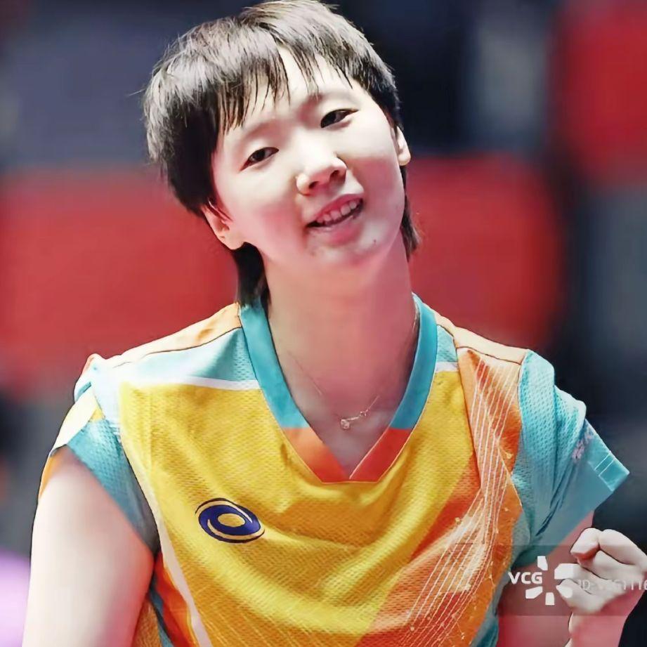 王曼昱瑞典女单冠军
揣兜里了！
随着张本美和被大迪拿下
中国队包揽了冠亚军，
到