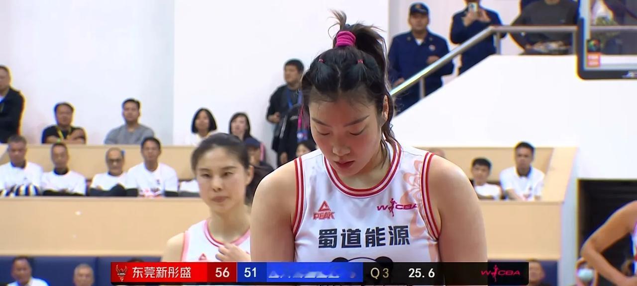 李梦彻底无缘亚洲杯！昔日女篮一姐，有勒布朗梦之称的昔日最强锋线由于伤病个脱节训练