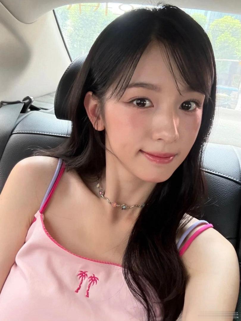 周也恋情风波后首更博看完整段16分钟的生日读信视频，还是忍不住红了眼。风波过去的