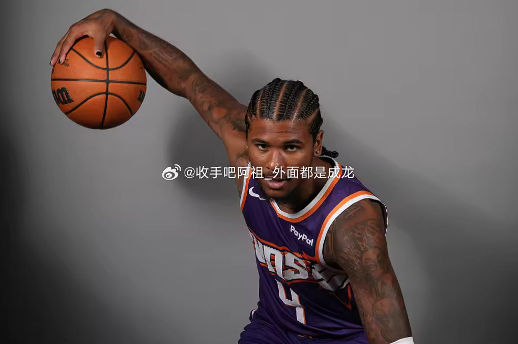NBA常规赛，菲尼克斯太阳主场对阵达拉斯独行侠。比赛第一节进行到还剩8分10秒时