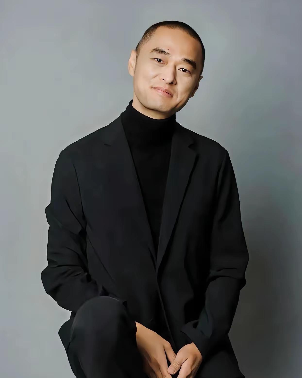 冯唐这话一出来，多少实干者听着扎心。
 
他说“只有穷人才痴迷研究技术，笨人才想