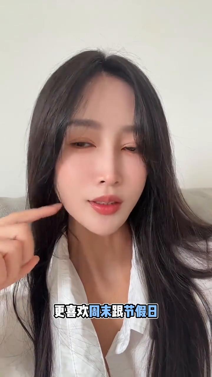 现在的我比当牛马的时候更喜欢周末跟节假日，喜欢放假，因为有一种不亏钱就是挣钱的感