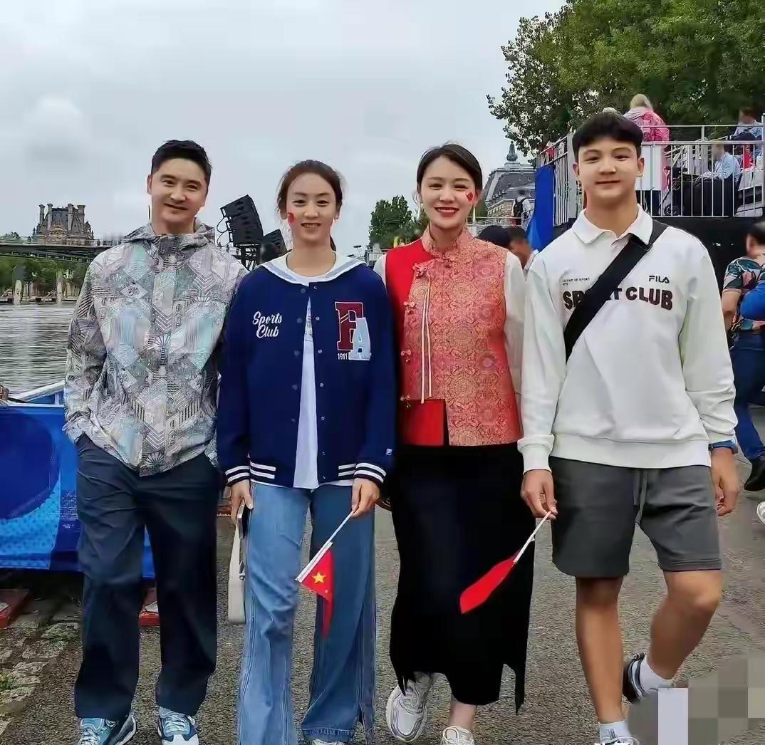 田亮的颜值是一家四口中最低的，田亮的颜值一直都被高估了，其实他根本称不上帅，顶多