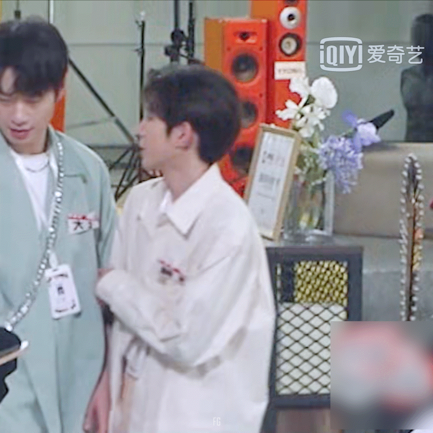 #新浪娱乐[超话]##王源为魏大勋撕掉抠门标签# 王源真的好真诚一小弟弟，当然还