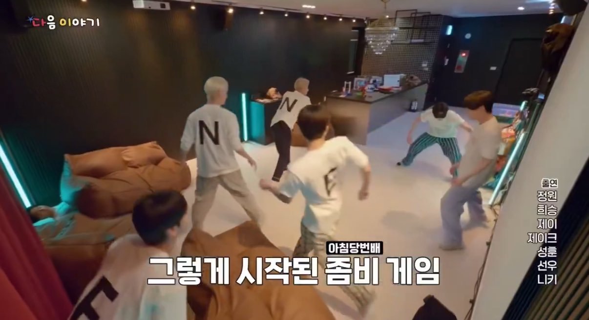 【twi】试图和沙发融为一体的朴综星 ​​​