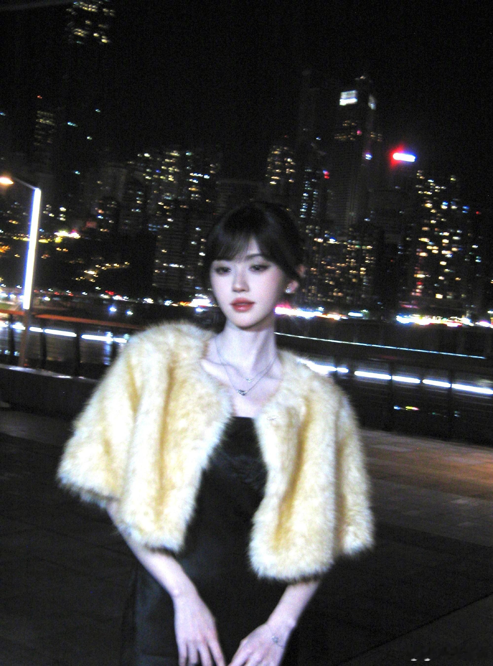 鞠婧祎 jjy鞠婧祎露芜衣jjy鞠婧祎月鳞绮纪“愿你做自己的太阳，脚踏星河发光发