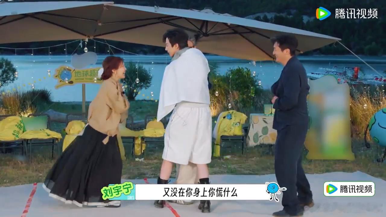 刘宇宁杨超越体型差刘宇宁不知道杨超越在慌什么体型差制造的综艺名场面来了✨杨超越铆