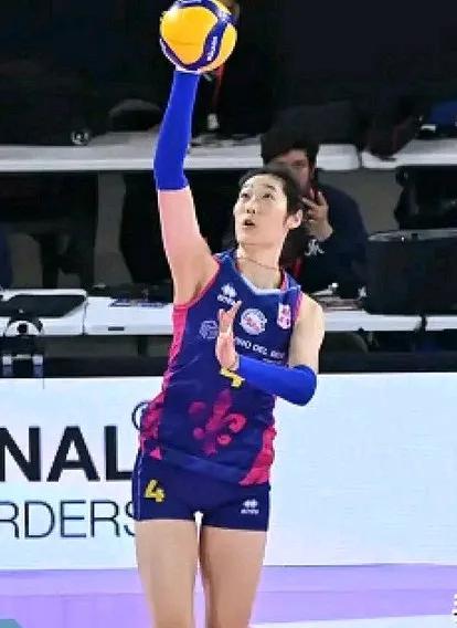 国内女排联赛已经落下帷幕，但国外联赛如意大利联赛正如火如荼进行中，国内部分球员也